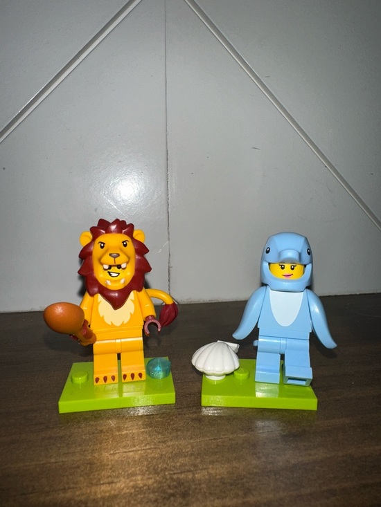 Lego Other - Lego Series 28 Lion and Dolphin Minifigure Pair